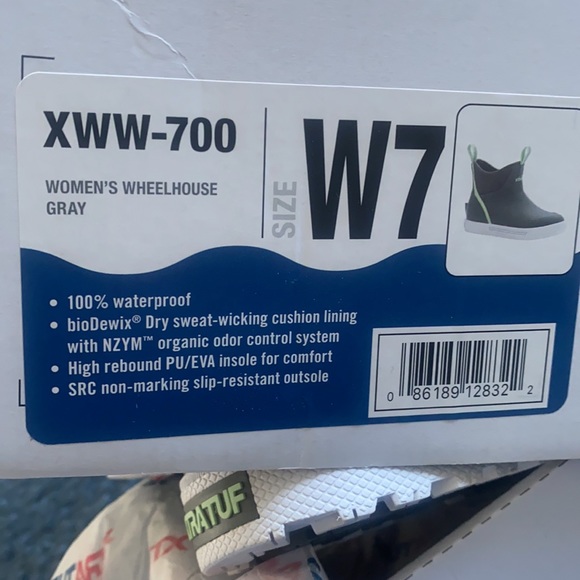 NWT XTRATUF BOOTS - Picture 5 of 5
